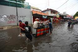 Banjir Jalan Joglo Jakarta Disebabkan Drainase Buruk 