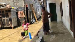 Kampung Lebak Bekasi Banjir, Tak Kunjung Surut meski Panas Terik