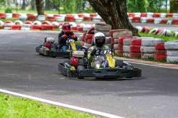 Ngabuburit Sambil Balapan Gokart di Makassar