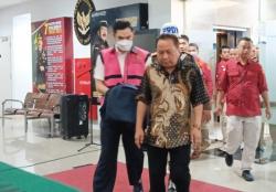 Tampang Harvey Moeis, Suami Sandra Dewi Pakai Baju Tahanan Kejagung