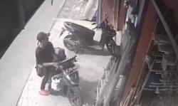 Kunci Tertinggal, Motor Milik Kurir di Bekasi Digasak Pencuri Saat Antar Paket