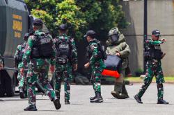 Jihandak TNI AD Sisir Perumahan Kota Wisata yang Terdampak Ledakan Gudang Peluru
