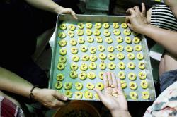 UMKM Pembuatan Kue Kering Khas Lebaran Banjir Pesanan
