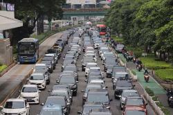 Jalan Jenderal Sudirman Jakarta Macet Parah Jelang Waktu Buka Puasa