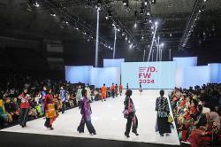 Koleksi Busana saat Hari Terakhir Indonesia Fashion Week 2024
