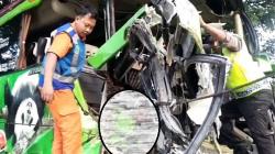 Kecelakaan Hari Ini Bus Tabrak Truk di Pasuruan, Sopir Tewas Terjepit