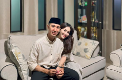 Intip Potret Mesra Ayu Ting Ting Bareng Calon Suami, Netizen: Nempel Kayak Perangko