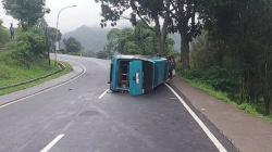 Kesaksian Penumpang Travel Pemudik yang Terguling di Jalur Gentong Tasikmalaya<