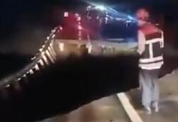 Tol Bocimi KM 64 Longsor, 1 Mobil Terperosok Jurang<