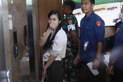 Ekspresi Sandra Dewi Istri Harvey Moeis Acungkan Jari Saranghaeyo