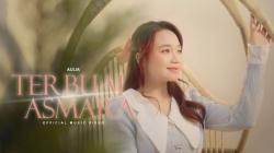 Sukses sebagai Penyanyi Dangdut, Kini Aulia Mulai Merambah Lagu Berbahasa Asing! Download GRATIS Semua Lagunya Hanya di TREBEL!