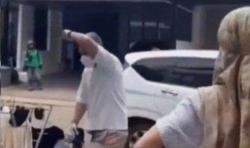 Viral Pria Pakai Mobil Mewah Kepergok Curi Pakaian Dalam Wanita di Perumahan