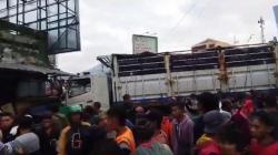 Kecelakaan di Jalur Mudik Wonosobo-Temanggung, Truk Tronton Tabrak 3 Kendaraan dan Warung<