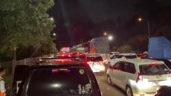 Exit Tol Merak Macet Total saat Puncak Arus Mudik Lebaran, Kendaraan Mengular 7 Km