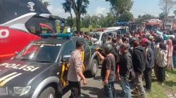 Ambulans Pembawa Jenazah Adu Banteng dengan Bus PO Santoso di Temanggung, 4 Orang Terluka<