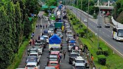 Pelabuhan Merak Macet Parah, Kendaraan Antre 6 Jam Baru Bisa Naik Kapal<