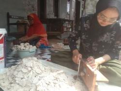 Gurih Keriuk-Pedas Keripik Basreng Kewalahan Penuhi Pesanan Jelang Lebaran