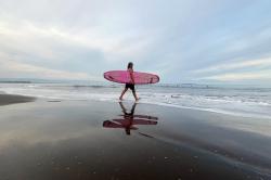 Pesona Keindahan Alam Pesisir Pansela, Ada Pantai Batukaras Banyak Bule Surfing