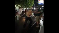 Viral Layaknya Petinju Jalanan, Pria Berbadan Besar Duel Sengit di Tengah Jalan
