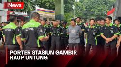 Berkah Ramadan, Jasa Porter Stasiun Gambir Banyak Dicari Pemudik