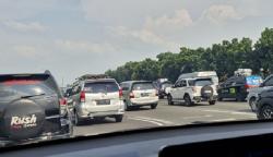 Hari Pertama usai Libur Panjang, Sejumlah Tol Arah Jakarta Padat Pagi Ini