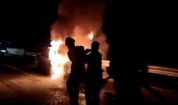 Honda Accord Ludes Terbakar di Tol Jombang, 5 Pemudik Selamat<