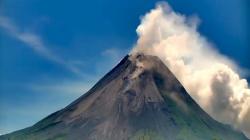 BPPTKG: Aktivitas Gunung Merapi Fluktuatif, Sehari Terjadi 40 Kali Guguran Lava Pijar<
