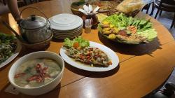 Menikmati Kuliner Khas Sunda di Rumah Makan Gentong, Resto Legendaris di Jalur Mudik Selatan