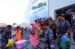 810 Pemudik Kembali dengan Kapal Perang TNI AL