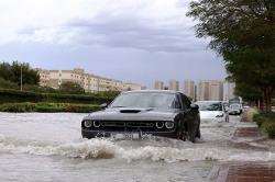 Dubai Banjir, Mobil-Mobil Mewah Terendam Air Ditinggal Pemilik