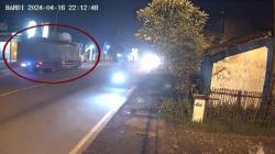 Terekam CCTV, Truk Tanpa Sopir Jalan Sendiri di Bojonegoro saat Tengah Malam
