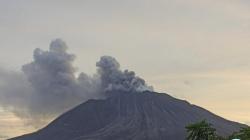 Gunung Ruang Kembali Erupsi Jumat Sore, Tinggi Kolom Letusan 400 Meter<