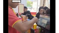 Viral Konsumen Marahi Kasir Minimarket Diduga Curangi Harga<