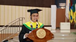 Kisah Inspiratif Roy, 13 kali Gagal Masuk Fakultas Kedokteran Kini Jadi Wisudawan Berprestasi Unair<