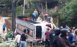 Kecelakaan di Bantul, Bus Angkut 35 Orang Terguling usai Tabrak Tebing