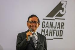 Senyum Mahfud MD Ucapkan Selamat ke Prabowo-Gibran Usai Putusan MK