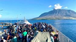 Erupsi Gunung Ruang, Warga Dievakuasi Keluar dari Pulau Tagulandang