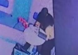 Viral Perempuan Berhijab Mesum dengan Pacar di Kedai Es Krim Malang<