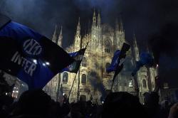  Inter Raih Scudetto, Kota Milan Dibanjiri Ribuan Suporter 