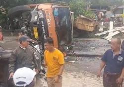 Tabrakan Beruntun 9 Kendaraan di Jalur Trans Sulawesi Sidrap, 1 Tewas