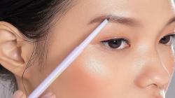 Intip Cara Mendapatkan Tampilan Feathery Eyebrow