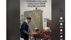 Viral Momen Kakak Beri Uang Jajan ke Adik sebelum Pulang, Sama-Sama Sudah Sepuh
