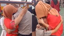 Momen Haru Guru Peluk Bangga Muridnya Yatim Piatu Sukses Jadi Polisi<