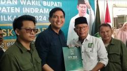 Datangi PKB, Pesinetron Lucky Hakim Serahkan Formulir Pendaftaran Calon Bupati Indramayu