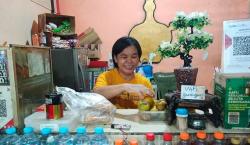 Bersahabat dengan Pandemi, Menjemput Rezeki di Kedai Guci