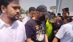 Tangan Diborgol, Rio Reifan Pilih Bungkam saat Jalani Tes Kesehatan