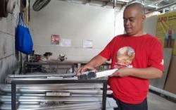 Cerita Korban PHK yang Bangkit hingga Sukses Bisnis Jemuran Beromzet Puluhan Juta