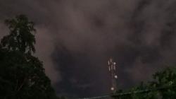Erupsi Gunung Ruang, Langit Manado Pagi Ini Gelap hingga Bandara Ditutup