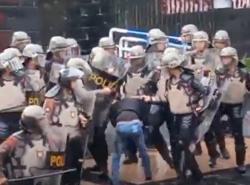 Aksi May Day di Kantor Gubernur Jateng Ricuh, 1 Mahasiswa Luka Kena Pentungan<