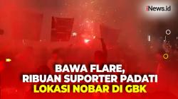 Flare dan Yel-Yel Sambut Ribuan Suporter Timnas yang Mulai Padati Lokasi Nobar di GBK